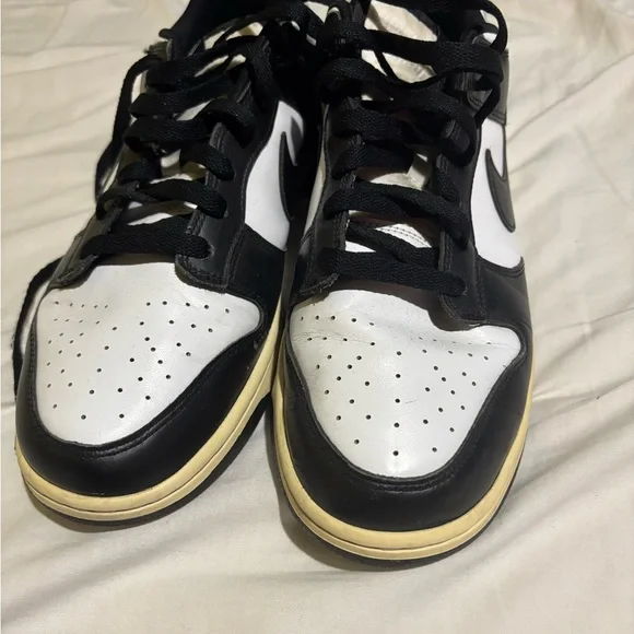 Nike Black and White Men's Sneakers - Picture 1 of 4